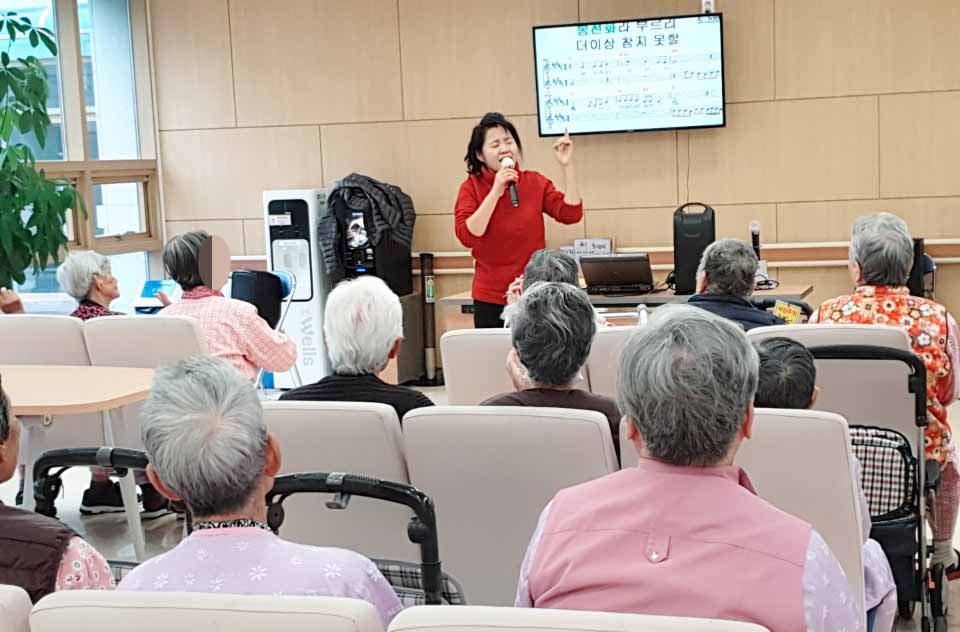 김윤정의성가수공연1.jpg